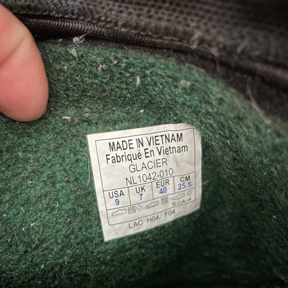 Heavy-duty and warm Sorel boots! Great grips. - Picture 6 of 6